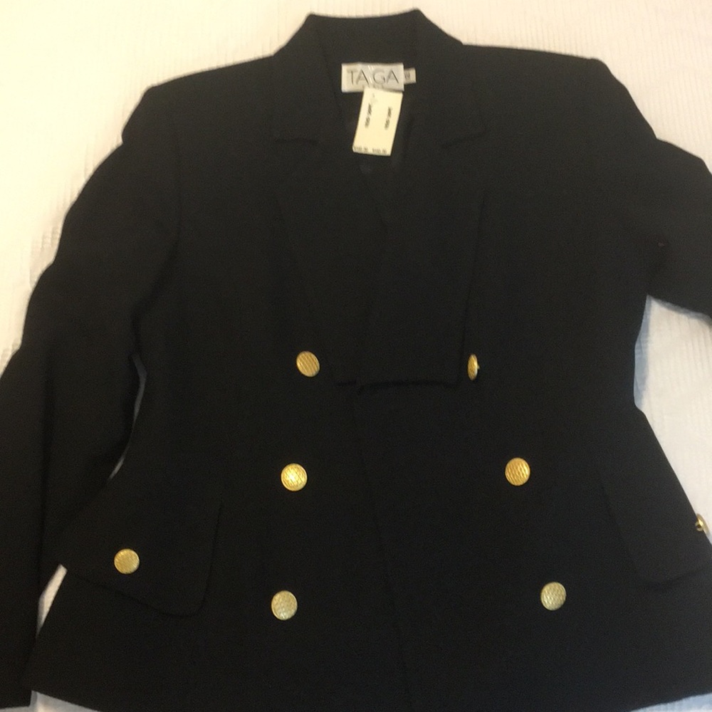 Skirt suit